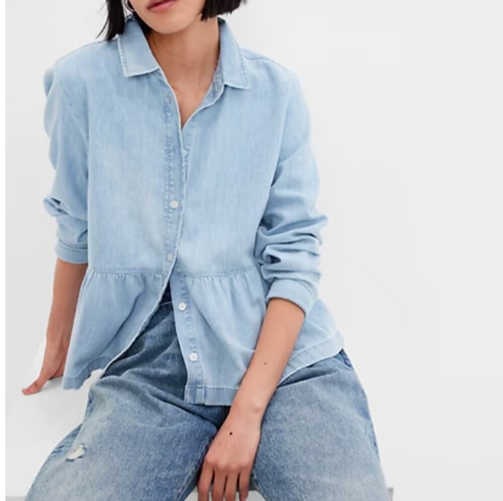 GAP Soft Cotton Long Sleeve Chambray Peplum Hem Button-Front Shirt Light Wash XL